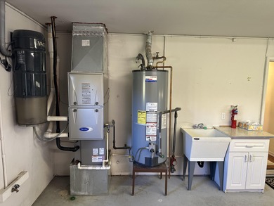 Upper unit on 9th hole at Shield Crest Golf Course overlooking on Shield Crest Golf Course in Oregon - for sale on GolfHomes.com, golf home, golf lot