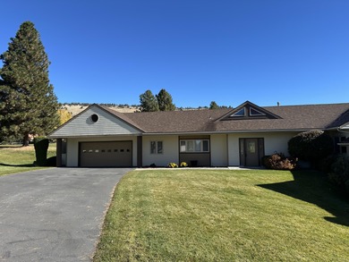 Upper unit on 9th hole at Shield Crest Golf Course overlooking on Shield Crest Golf Course in Oregon - for sale on GolfHomes.com, golf home, golf lot