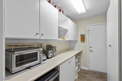 This beautifully maintained 2-bedroom, 2-bath home nestled in on Highland Falls Golf Club in Nevada - for sale on GolfHomes.com, golf home, golf lot