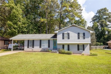 Welcome to this well-maintained brick home in a highly desirable on Lakewood Golf Course in Alabama - for sale on GolfHomes.com, golf home, golf lot