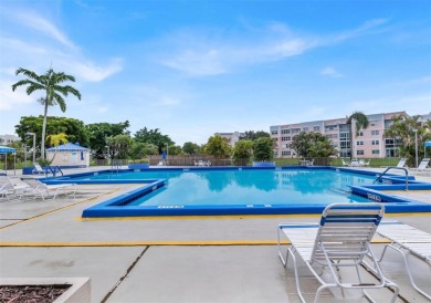 Welcome to your ideal 55+ retreat with spaciou  1200 sq ft. This on Sunrise Lakes Phase IV Golf Course in Florida - for sale on GolfHomes.com, golf home, golf lot