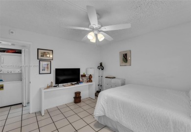 Welcome to your ideal 55+ retreat with spaciou  1200 sq ft. This on Sunrise Lakes Phase IV Golf Course in Florida - for sale on GolfHomes.com, golf home, golf lot