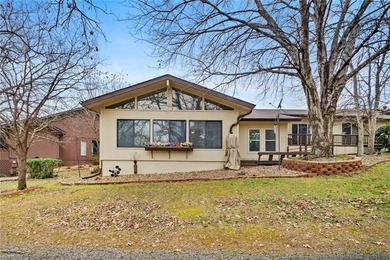 Welcome to 30 Melinda Lane! This beautifully updated and on Bella Vista - Metfield Golf Complex and Country Club in Arkansas - for sale on GolfHomes.com, golf home, golf lot