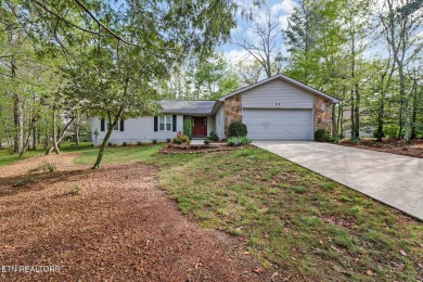 Lovely, well maintained golf front home offering 3 bedrooms & 2 on Heatherhurst Golf Course in Tennessee - for sale on GolfHomes.com, golf home, golf lot