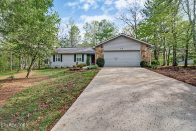 Lovely, well maintained golf front home offering 3 bedrooms & 2 on Heatherhurst Golf Course in Tennessee - for sale on GolfHomes.com, golf home, golf lot