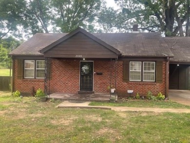Charming 2-bedroom, 1-bath home with direct backyard access to on Pine Hill Golf Course in Tennessee - for sale on GolfHomes.com, golf home, golf lot