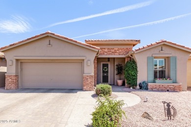 Beautifully updated Spyglass model with 2 Bed, 2 Bath + Den with on Oakwood Golf Club  in Arizona - for sale on GolfHomes.com, golf home, golf lot