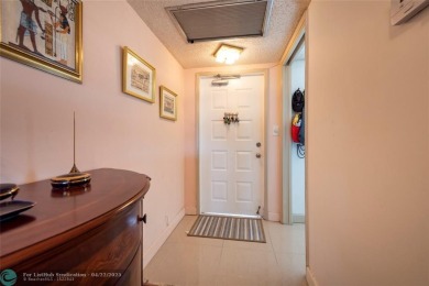 THIS 3 BEDROOM/ 2.5 BATH UNIT OFFERS COMFORTABLE LIVING AT A on Palm-Aire Country Club and Resort - Palms in Florida - for sale on GolfHomes.com, golf home, golf lot