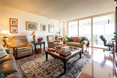THIS 3 BEDROOM/ 2.5 BATH UNIT OFFERS COMFORTABLE LIVING AT A on Palm-Aire Country Club and Resort - Palms in Florida - for sale on GolfHomes.com, golf home, golf lot