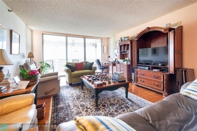 THIS 3 BEDROOM/ 2.5 BATH UNIT OFFERS COMFORTABLE LIVING AT A on Palm-Aire Country Club and Resort - Palms in Florida - for sale on GolfHomes.com, golf home, golf lot