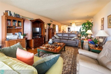 THIS 3 BEDROOM/ 2.5 BATH UNIT OFFERS COMFORTABLE LIVING AT A on Palm-Aire Country Club and Resort - Palms in Florida - for sale on GolfHomes.com, golf home, golf lot