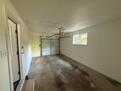 Welcome to this charming 2 bedroom, 2 bathroom, well appointed on Scott Schriener Municipal Golf Course in Texas - for sale on GolfHomes.com, golf home, golf lot