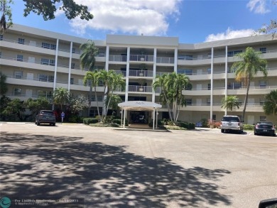 Great opportunity for you to own this spacious condominium, with on Oaks Country Club in Florida - for sale on GolfHomes.com, golf home, golf lot