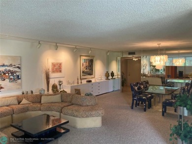 Great opportunity for you to own this spacious condominium, with on Oaks Country Club in Florida - for sale on GolfHomes.com, golf home, golf lot