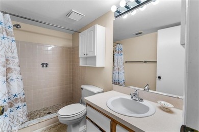 PRIME NAPLES LOCATION - SCREENED LANAI RETREAT! This beautifully on Lakewood Country Club in Florida - for sale on GolfHomes.com, golf home, golf lot