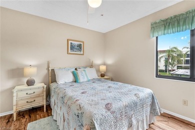 PRIME NAPLES LOCATION - SCREENED LANAI RETREAT! This beautifully on Lakewood Country Club in Florida - for sale on GolfHomes.com, golf home, golf lot