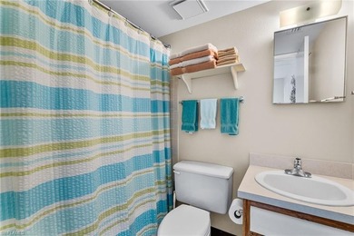 PRIME NAPLES LOCATION - SCREENED LANAI RETREAT! This beautifully on Lakewood Country Club in Florida - for sale on GolfHomes.com, golf home, golf lot