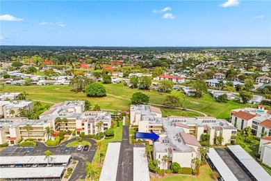 PRIME NAPLES LOCATION - SCREENED LANAI RETREAT! This beautifully on Lakewood Country Club in Florida - for sale on GolfHomes.com, golf home, golf lot