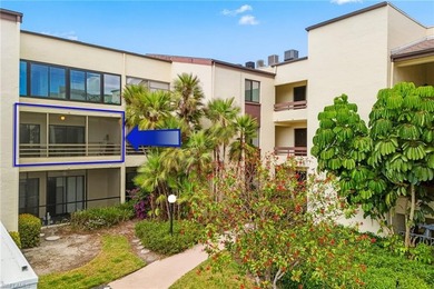 PRIME NAPLES LOCATION - SCREENED LANAI RETREAT! This beautifully on Lakewood Country Club in Florida - for sale on GolfHomes.com, golf home, golf lot