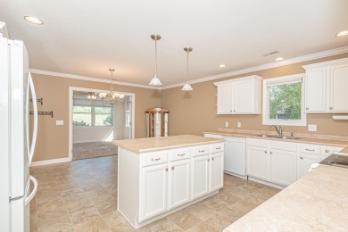 Highly sought after free standing villa in Eagle Glen! Home has on Eagle Glen Golf Club in Indiana - for sale on GolfHomes.com, golf home, golf lot