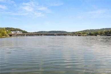 Complete package with this stylish 3-bed, 2-bath loft condo at on Lake Valley Country Club in Missouri - for sale on GolfHomes.com, golf home, golf lot
