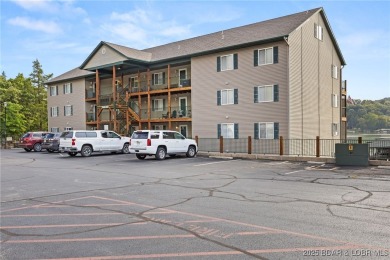 Complete package with this stylish 3-bed, 2-bath loft condo at on Lake Valley Country Club in Missouri - for sale on GolfHomes.com, golf home, golf lot