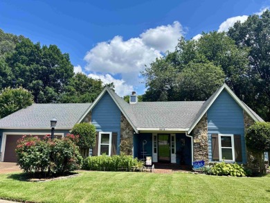 Charming, move-in ready home located on the 18th hole of the on Stonebridge Golf Club in Tennessee - for sale on GolfHomes.com, golf home, golf lot
