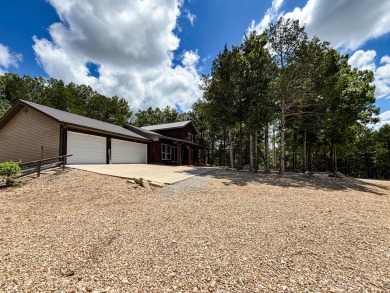 This 3 bedroom, 3 bath home sits on 6 lots in Country Club Hills on Lost Woods Golf Course in Missouri - for sale on GolfHomes.com, golf home, golf lot