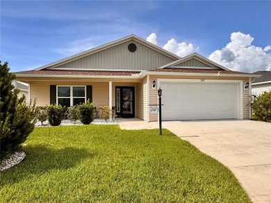 WELCOME HOME to this beautifully maintained 3 bedroom, 2 bath on Pennbrooke Fairways in Florida - for sale on GolfHomes.com, golf home, golf lot