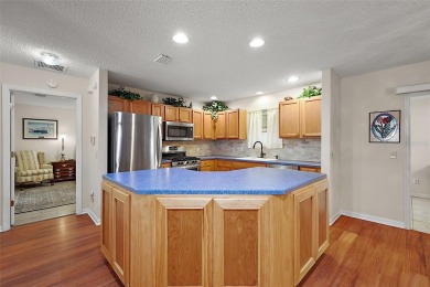 FANTASTIC TURNKEY 3/2 Amarillo with SPACIOUS UNDER-AIR BONUS on The Links of Spruce Creek in Florida - for sale on GolfHomes.com, golf home, golf lot