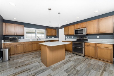 Impressive and spacious  4 Bedroom, 3 Bathroom home with on Kingsway Country Club in Florida - for sale on GolfHomes.com, golf home, golf lot