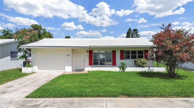 Welcome to your sunny Florida retreat! This charming, move-in on Mainlands Golf Club in Florida - for sale on GolfHomes.com, golf home, golf lot