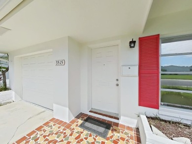 Welcome to your sunny Florida retreat! This charming, move-in on Mainlands Golf Club in Florida - for sale on GolfHomes.com, golf home, golf lot