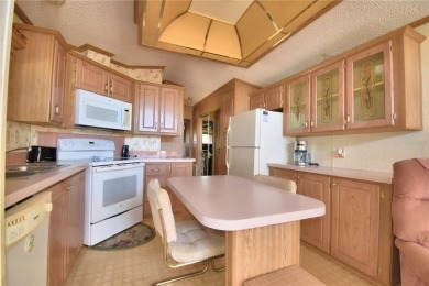 Welcome to West View Ridge Unit H54 in Haines City. This 55+ on Southern Dunes Golf and Country Club in Florida - for sale on GolfHomes.com, golf home, golf lot