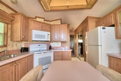 Welcome to West View Ridge Unit H54 in Haines City. This 55+ on Southern Dunes Golf and Country Club in Florida - for sale on GolfHomes.com, golf home, golf lot