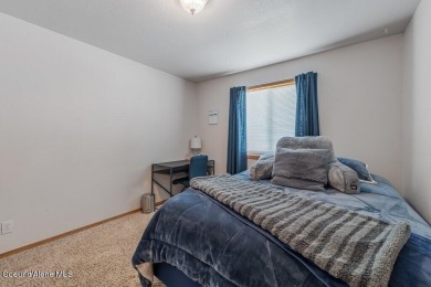 BRAND NEW FURNACE AND AC! Spacious single level home with 20' x on Hayden Lake Country Club in Idaho - for sale on GolfHomes.com, golf home, golf lot