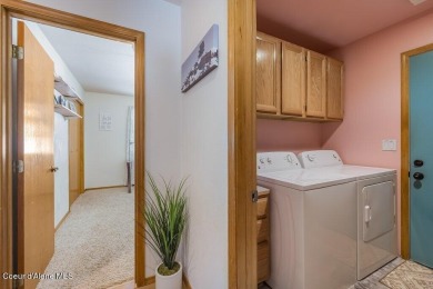 BRAND NEW FURNACE AND AC! Spacious single level home with 20' x on Hayden Lake Country Club in Idaho - for sale on GolfHomes.com, golf home, golf lot