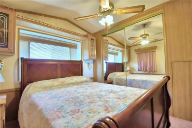 Welcome to West View Ridge Unit H54 in Haines City. This 55+ on Southern Dunes Golf and Country Club in Florida - for sale on GolfHomes.com, golf home, golf lot