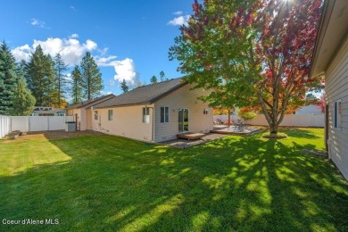 BRAND NEW FURNACE AND AC! Spacious single level home with 20' x on Hayden Lake Country Club in Idaho - for sale on GolfHomes.com, golf home, golf lot