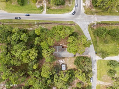 Take note of this nicely renovated 3 bedroom, 2 bath home in on The Lakes Country Club in North Carolina - for sale on GolfHomes.com, golf home, golf lot