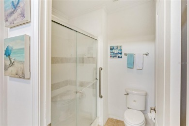 Immaculate 3/2 Split plan. Move In Ready with furnishings. New on Zellwood Station Country Club in Florida - for sale on GolfHomes.com, golf home, golf lot