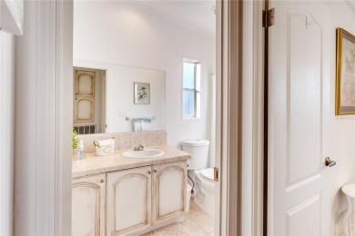 Immaculate 3/2 Split plan. Move In Ready with furnishings. New on Zellwood Station Country Club in Florida - for sale on GolfHomes.com, golf home, golf lot