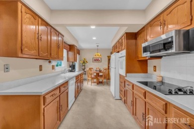Tasteful & elegant 2BR/2BA Pennsylvania II model, with 1700 sq on Rossmoor Golf Club in New Jersey - for sale on GolfHomes.com, golf home, golf lot