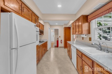 Tasteful & elegant 2BR/2BA Pennsylvania II model, with 1700 sq on Rossmoor Golf Club in New Jersey - for sale on GolfHomes.com, golf home, golf lot