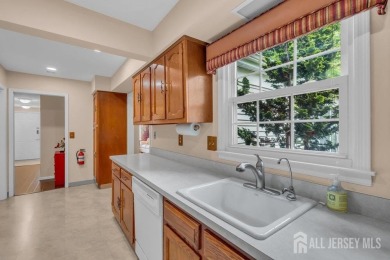 Tasteful & elegant 2BR/2BA Pennsylvania II model, with 1700 sq on Rossmoor Golf Club in New Jersey - for sale on GolfHomes.com, golf home, golf lot