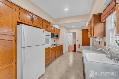 Tasteful & elegant 2BR/2BA Pennsylvania II model, with 1700 sq on Rossmoor Golf Club in New Jersey - for sale on GolfHomes.com, golf home, golf lot