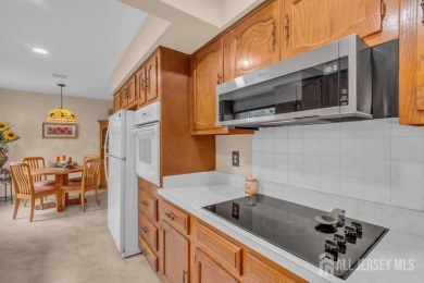 Tasteful & elegant 2BR/2BA Pennsylvania II model, with 1700 sq on Rossmoor Golf Club in New Jersey - for sale on GolfHomes.com, golf home, golf lot