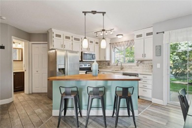 Don't miss this delightful 2BR/2BA Inver Grove Heights townhome! on Arbor Pointe Golf Club in Minnesota - for sale on GolfHomes.com, golf home, golf lot