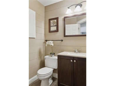 Don't miss this delightful 2BR/2BA Inver Grove Heights townhome! on Arbor Pointe Golf Club in Minnesota - for sale on GolfHomes.com, golf home, golf lot