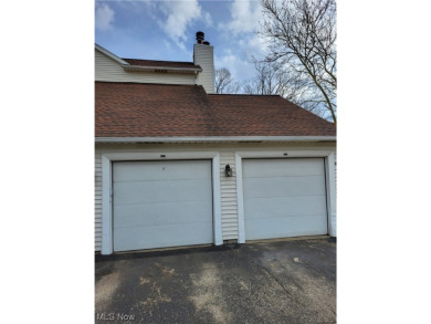Move right into this 2 bedroom townhouse style condominium with on Cherry Ridge Golf Club in Ohio - for sale on GolfHomes.com, golf home, golf lot
